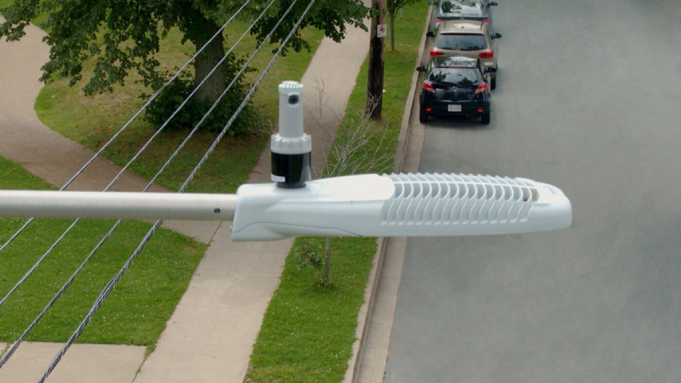 SmartLinx sensor installed on the NEMA standard of a luminaire